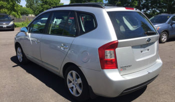 2008 Kia Rondo plein